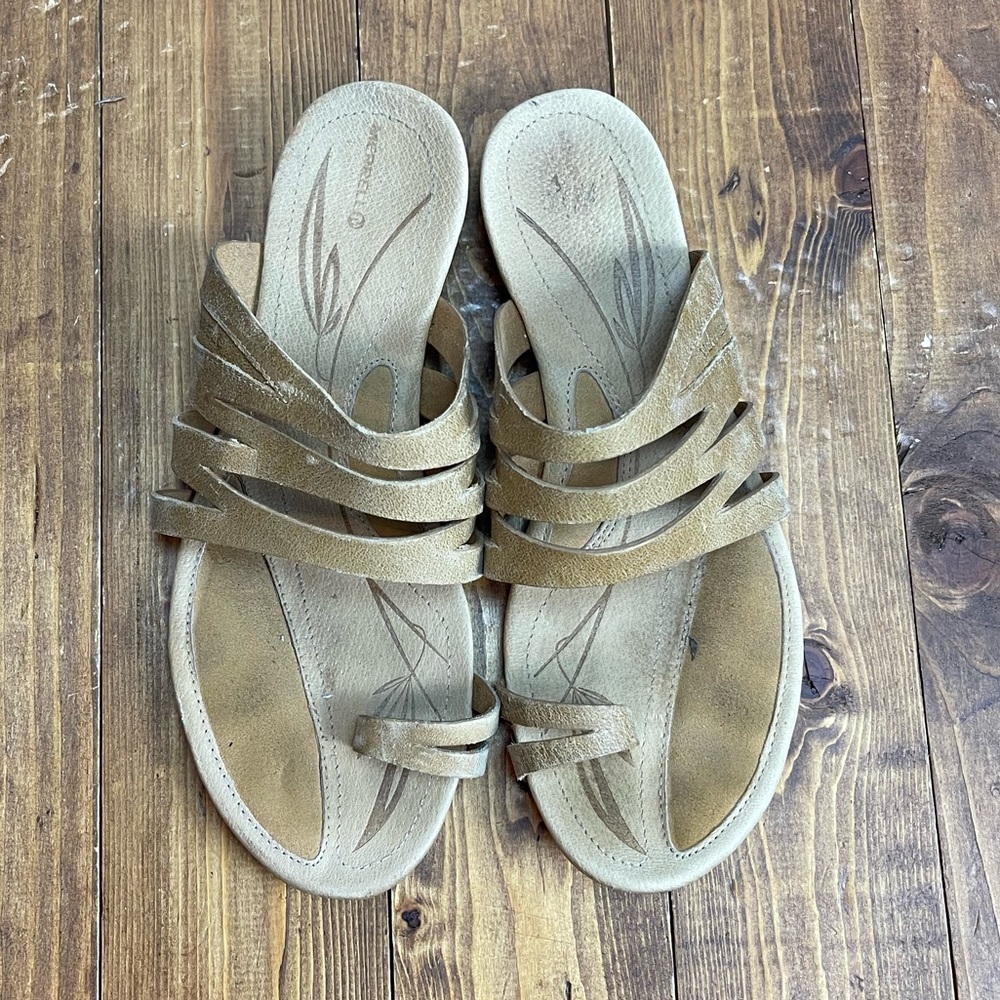 Merrell fawn tan leather sandals Womens size 9